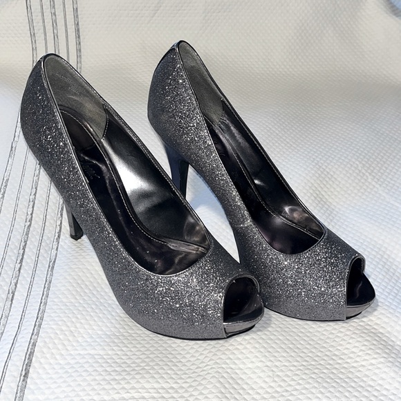 Sexy peep toe stilettos! Glittery and gorgeous! - Picture 1 of 5